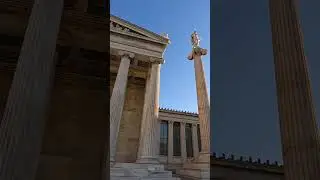 雅典新古典主義三部曲Athenian Neoclassical Trilogy為參觀者搭設一個“鷹架”為後續衛城遺跡建立起一個想像：真的沒想到石柱原本的石拱如此的多彩！
