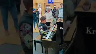 AidenS on the keys 🎹🎵 @Coldplay vibes at Cornavin station Geneva #vivalavida  #coldplay