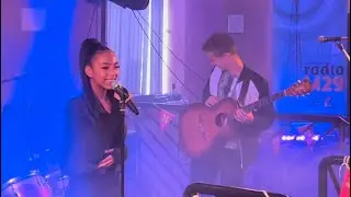 I keep on fallin&rsquo; cover by Jennifer King