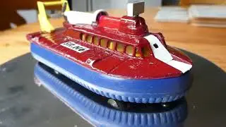 Renovating a Dinky Toys hovercraft from the 70s