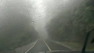 MENEGANGKAN TELE SAAT KABUT TEBAL. PARAH.