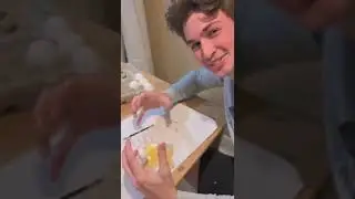 Is it possible to peel a raw egg?