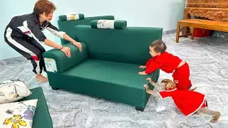 Monkey Kaka and Diem help mom clean the house for Christmas