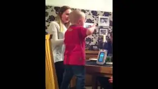 Louis Dancing to Robbie Williams CANDY