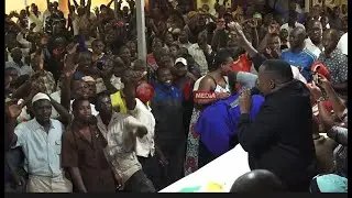 OKWEKULAKULANYA: President Museveni wakuwa aba galagi ebyuma nokuteka sente mu SACCO mu Kampala