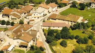 Survol de Balanod en 2000 . (Haute Définition)