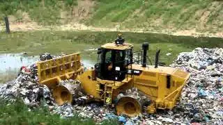 CAT 816F - Landfill Compactor- Wysypiska Śmieci - Łomża.MPG