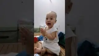 Em b&eacute; Bắp Bắp 10m tập vỗ hay hoan h&ocirc;
