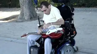 Amazing Handicap Guitar Player @ Parque del Retiro - Madrid - Spain (2)