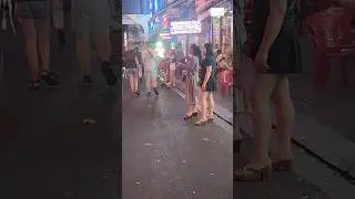 Nightlife in Ho Chi Minh City 2026: Vietnam After Dark on Famous Street 🇻🇳