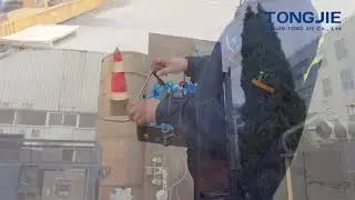 Tongjie ultra-high pressure gap sealing wall climbing robot experimenting...
