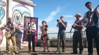 Oido Obsoleto - Oriental Strut