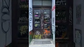 The doors just danced 🎷 #streetanimation #trippyart #animation #tagginggraffiti