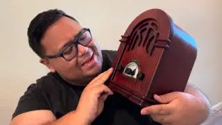 Vintage Radio Look&hellip; But It Has Bluetooth 😮 | ClearClick Retro Radio Review