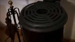 Po&ecirc;le &agrave; bois 6 Kw, fonte et acier &eacute;maill&eacute;, avec support chauffe plats.