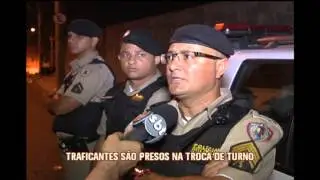 Traficantes são presos ao trocar de 'turno' na venda de drogas