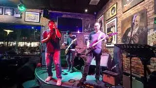 Roses Between Pages - Libro LIve at Roadhouse MOA.