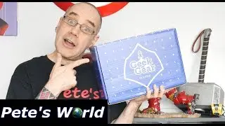 Распаковка классического ящика Geek Gear.