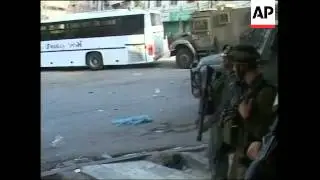 Jewish worshippers and Palestinians clash in Hebron