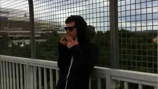 Mladej Pilot (Darewin) - King Kong (UNOFFICIAL IPHONE STREET VIDEOCLIP 2012)