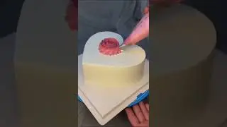 heart rose cake 💜🌹🧁 #shotsfeed #views_viral_video_subscribers_grow