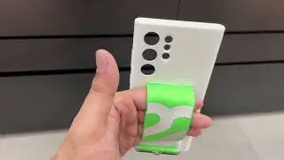 S22 ULTRA SILICONE COVER WITH STRAP CLOSE UP LOOK.