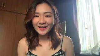Han Yun is unboxing the  Sennheiser HD250 BT