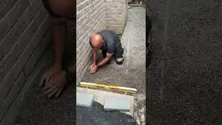 Как выровнять плитку для укладки блоков