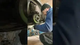 Volvo etujarrun männän herkistys - Volvo front brake piston loosening