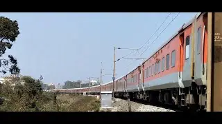 Swaraj SF Express at full speed / स्वराज सुपरफास्ट स्पेशल BDTS - SVDK