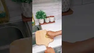 Wooden chopping board cleaning hack #kitchencleaning #cleaningmotivation #homeorganization