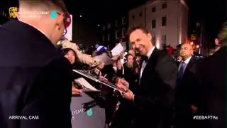 Tom Hiddleston Waves To The World: 2015 BAFTA Film Awards