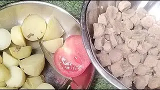 Babita ji ki rasoi is making aloo soyabean ki bina lahasan pyaaz ki bihari style sabji ☺️❤️