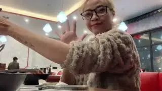 12. Đi ăn lẩu BUFFET hải sản ngày gió mùa Đông Bắc