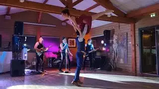 Mariage Elodie et Thibaut ouverture du bal sur la musique Tutti Frutti jouée par le groupe Talysker