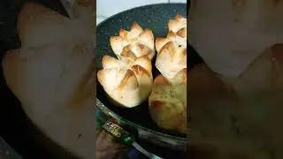 Reheating bread in a pan