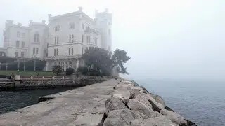 Miramare Castle in Fog &ndash; Moody Seaside Ambience & Gentle Waves for Relaxation [4K]