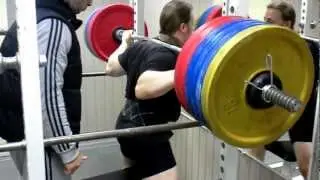 Squat on high box 272.5(600)*3*3 BW 93(205)