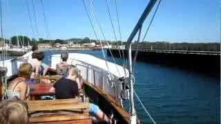 Indsejling til Klintholm Havn med Discovery