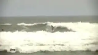 Los surfistas en cuarentena regresan a las famosas olas de Per&uacute;