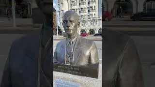 The Raoul Wallenberg Bronze Bust by Ladislav Vlna on Strandv&auml;gen, &Ouml;stermalm, Stockholm, Sweden