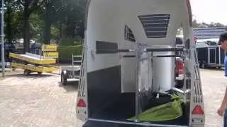 CARELINER polyester paardentrailer volgens nieuw concept bij WK Eerbeek op voorraad
