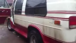 Chevrolet Chevy Van G30 walkaround