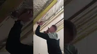 Для початку потрібно нащупати рейку - потім тільки крутити.