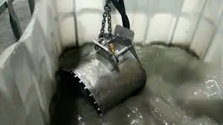 Factory test of a  gear pump to discharge oil sludge from a tank.Робот Мартин, очистка РВС от шлама