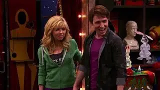 Shayne Topp From Smosh in Nickelodeon Sam And Cat.