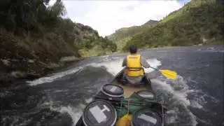 dramatic capsize on whanganui river at the 50/50 rapids