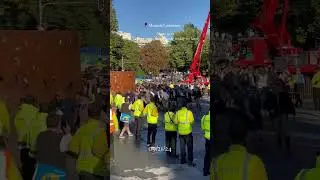 People running to be 1 in the tent of biggest worldwide beerfestival Munich - Oktoberfest  #news ￼