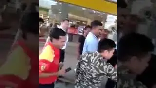 Nessuno utilizza il Self Service da questo benzinaio! Ecco l'incredibile motivo!