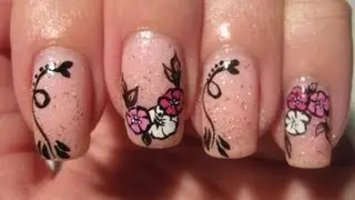 Nail art: Quick flowers on pink glitter